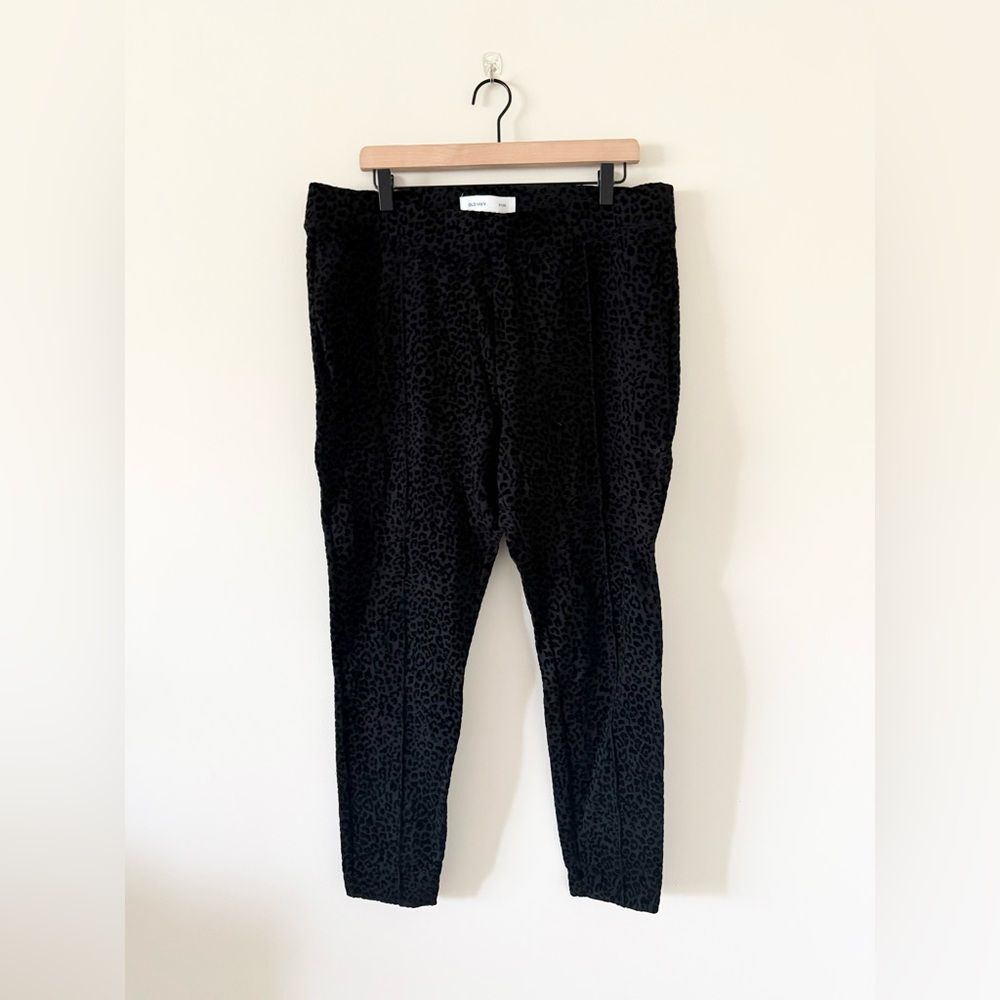Old Navy Stevie Pull on Skinny Pant Black Animal Print with Velvet Size XL